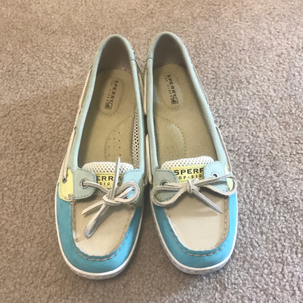 Barely worn, fun sperrys!